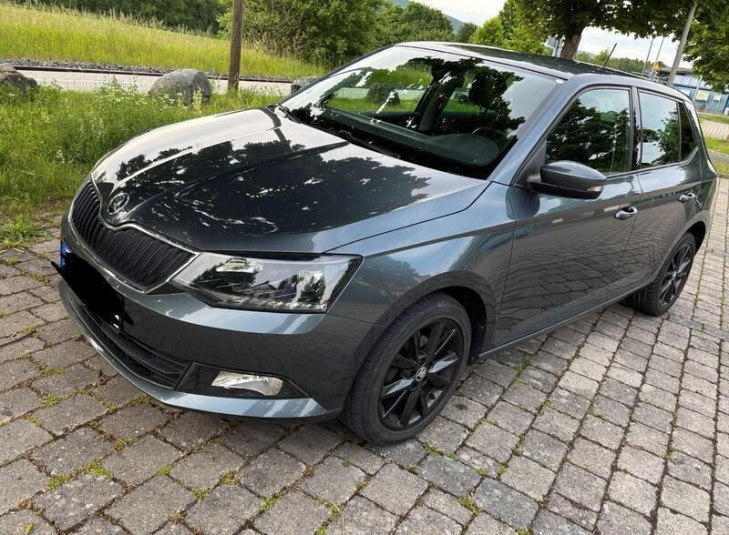 Grau Gebraucht 2016 Skoda Fabia Style Kleinwagen | 7.700 € (Guter Preis) - Bild 1/4