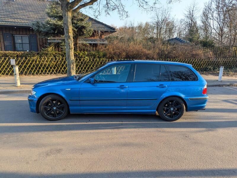 Blau Gebraucht 2002 BMW 325 M Sport Kombi | 9.200 € - Bild 1/4