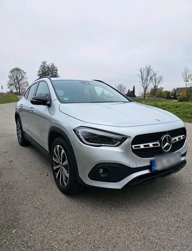 Silber Gebraucht 2021 Mercedes GLA250 Night SUV | 35.499 € (Guter Preis) - Bild 1/4