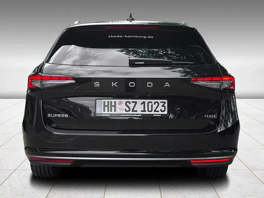 Gebraucht Skoda Superb LAURIN & KLEMENT 193 PS (141 kW) 2026 Schwarz Kombi