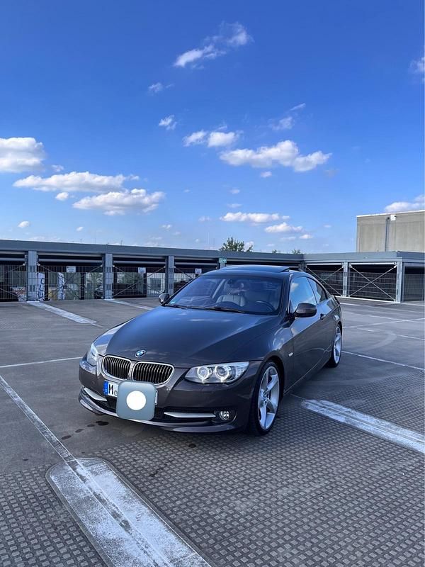 Braun Gebraucht 2011 BMW 325 Coupé | 14.500 € (Fairer Preis) - Bild 1/4