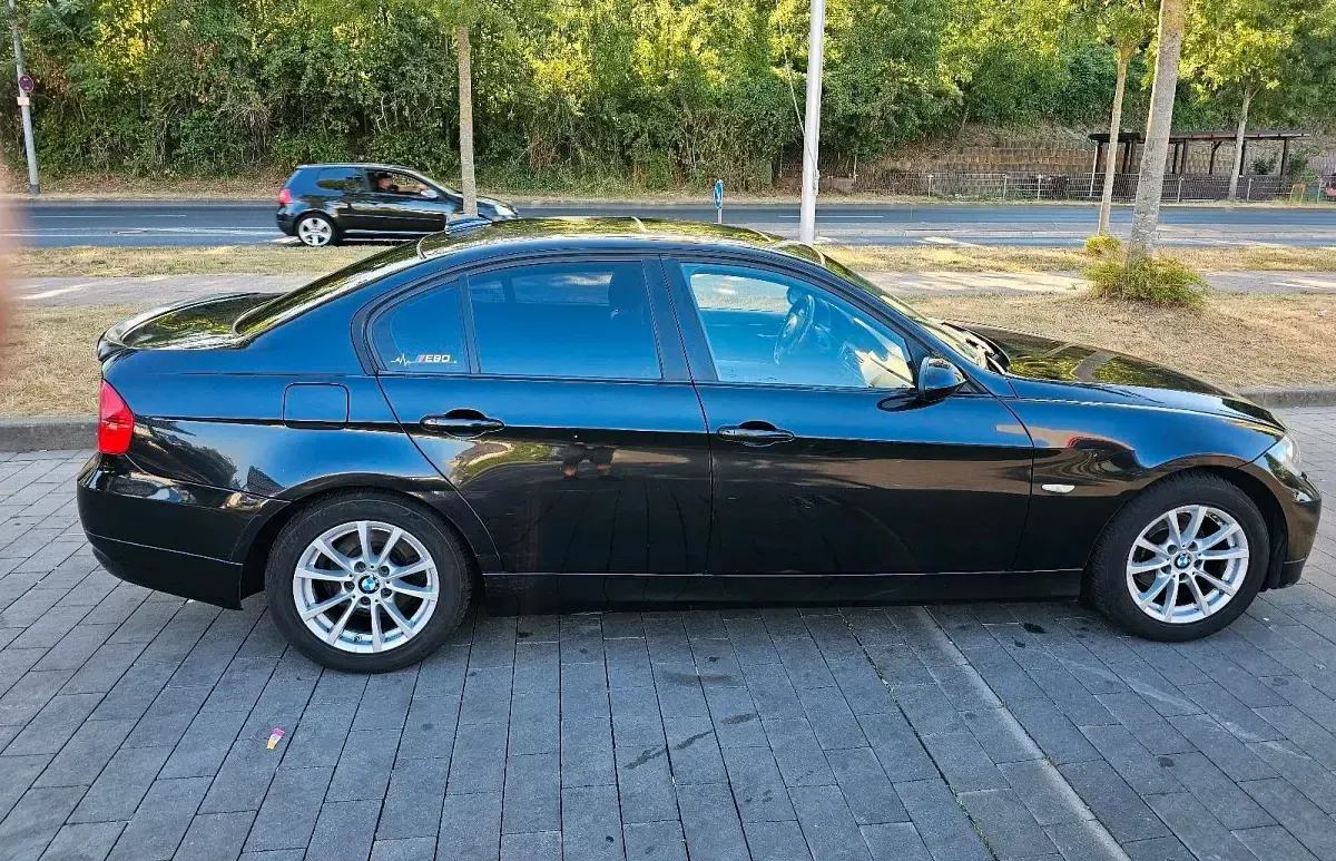 Gebraucht BMW 318 129 PS (94 kW) 2006 Schwarz Limousine