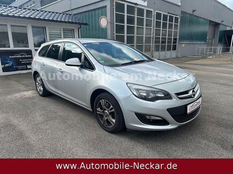 Gebraucht Opel Astra Edition 110 PS (80 kW) 2013 Argon silber/ice silver (m2) Kombi