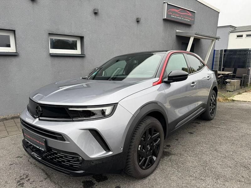 Grau Gebraucht 2023 Opel Mokka-e GS Line SUV | 17.900 € (Superpreis) - Bild 1/4