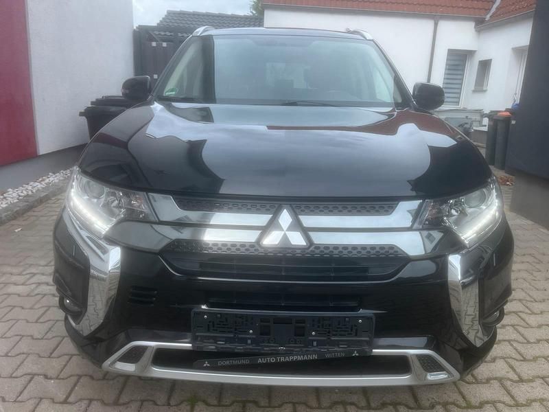 Schwarz Gebraucht 2020 Mitsubishi Outlander P-HEV SUV | 20.500 € (Guter Preis) - Bild 1/4