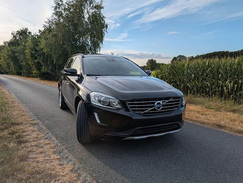 Schwarz Gebraucht 2016 Volvo XC60 Momentum SUV | 18.000 € (Fairer Preis) - Bild 1/4