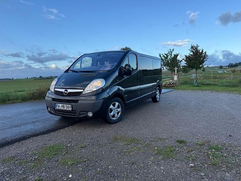 Schwarz Gebraucht 2012 Opel Vivaro Van | 10.999 € - Bild 1/4