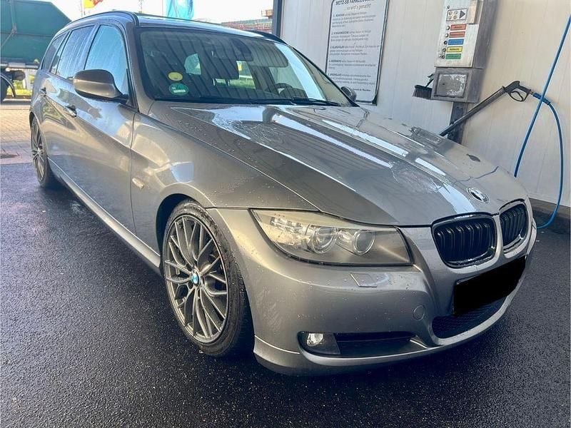 Gebraucht BMW 320 Performance 184 PS (135 kW) 2010 Grau Limousine