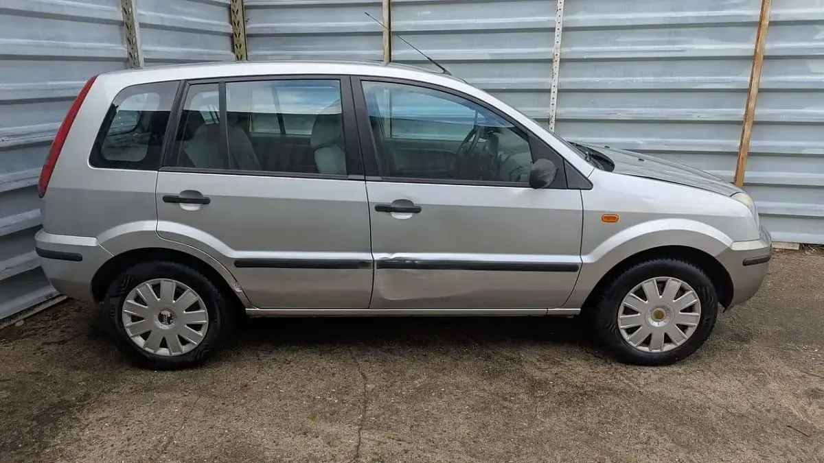 Gebraucht Ford Fusion 80 PS (58 kW) 2005 Polarsilber metallic Kleinwagen