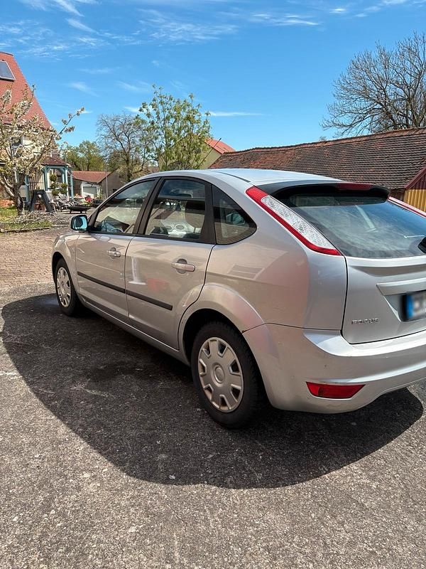 Usata Ford Focus 100 CV (73 kW) 2009 Argento Berlina