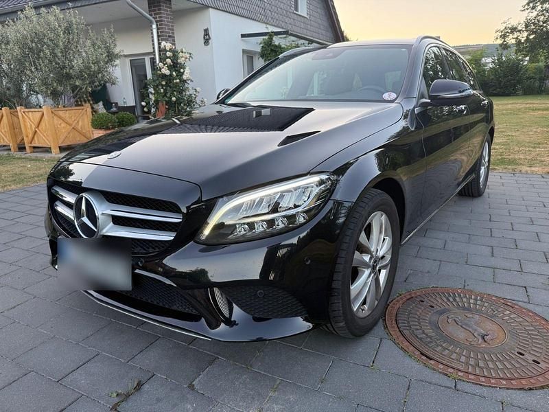 Schwarz Gebraucht 2018 Mercedes C200 Kombi | 22.490 € (Fairer Preis) - Bild 1/4