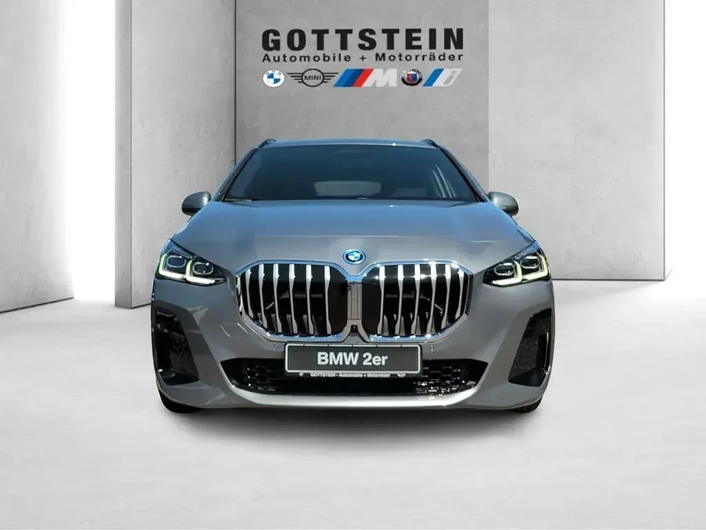 Neu BMW 230 M Sport 326 PS (239 kW) 2026 Skyscraper grau Van / Kleinbus