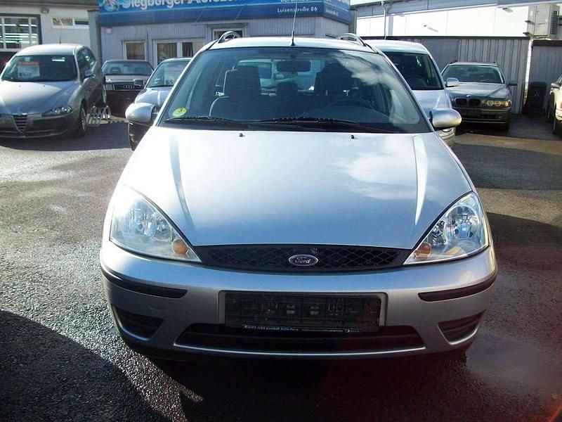 Gebraucht Ford Focus Ghia 101 PS (74 kW) 2002 Silber Kombi
