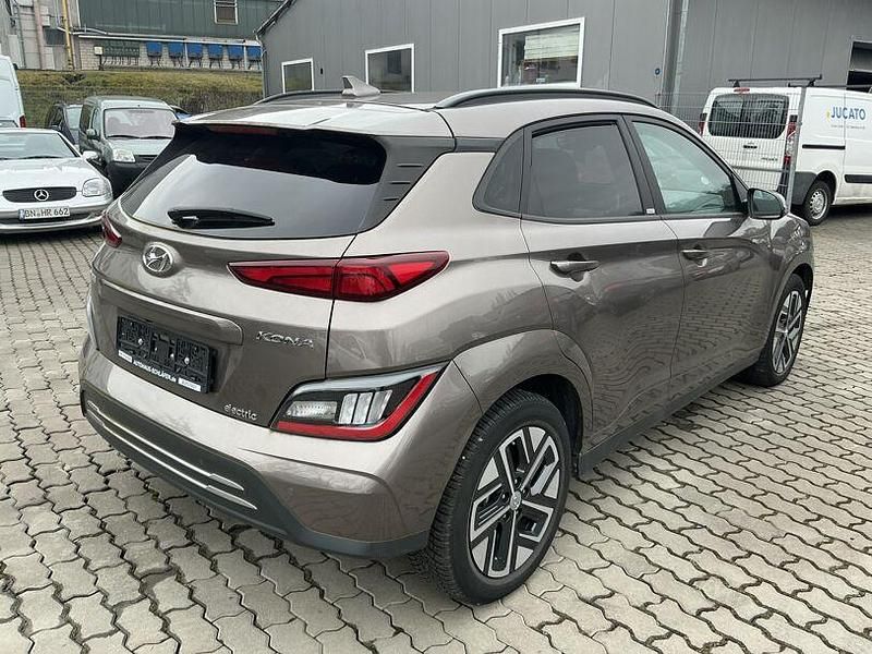 Gebraucht Hyundai Kona Trend 150 kW (204 PS) 2021 Bronze SUV