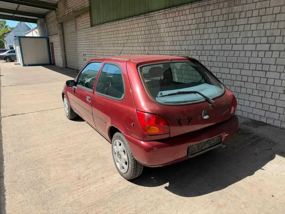 Używany Ford Fiesta 60 KM (44 kW) 1997 Czerwony Hatchback