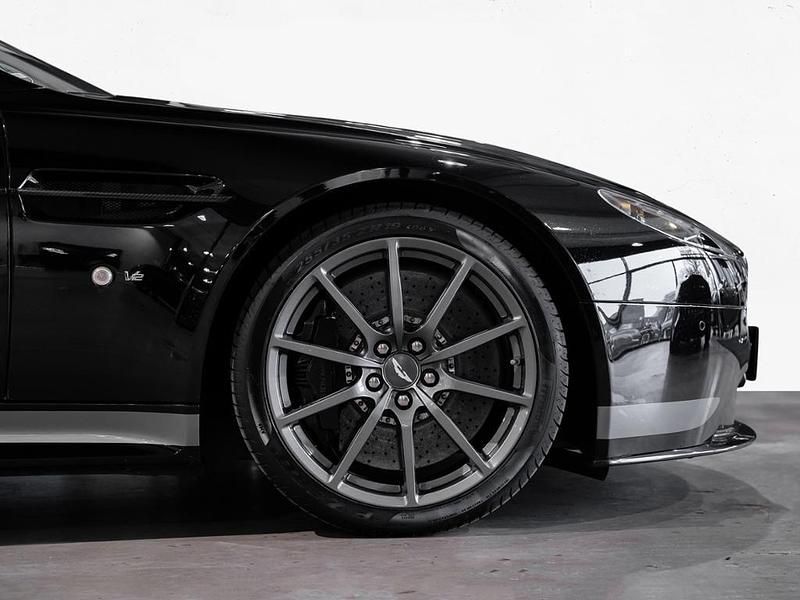 Gebraucht Aston Martin V12 Vantage 604 PS (444 kW) 2017 Jet black Coupé