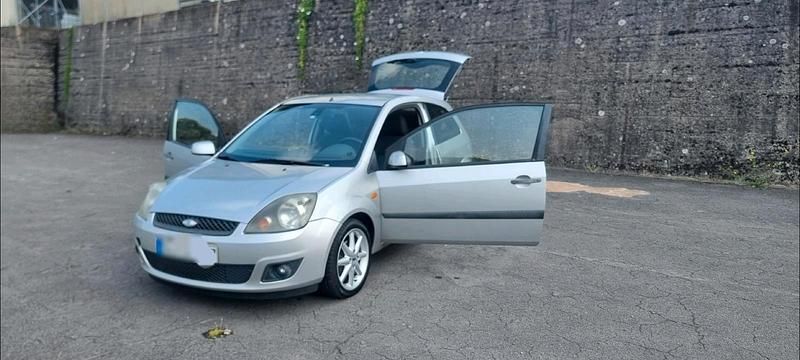 Gebraucht Ford Fiesta 80 PS (58 kW) 2006 Silber Kleinwagen