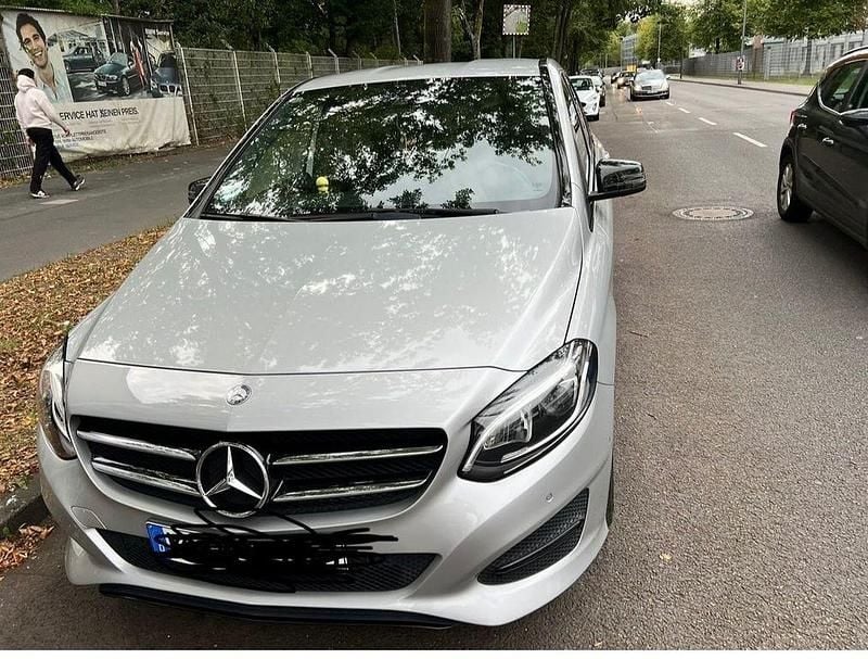Gebraucht Mercedes B180 122 PS (89 kW) 2016 Silber Van / Kleinbus