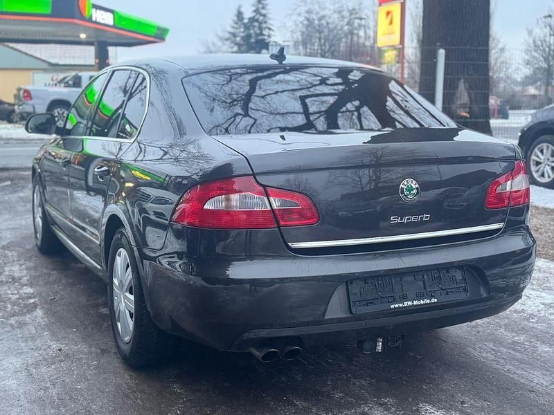 Gebraucht Skoda Superb 160 PS (117 kW) 2010 Grau Limousine