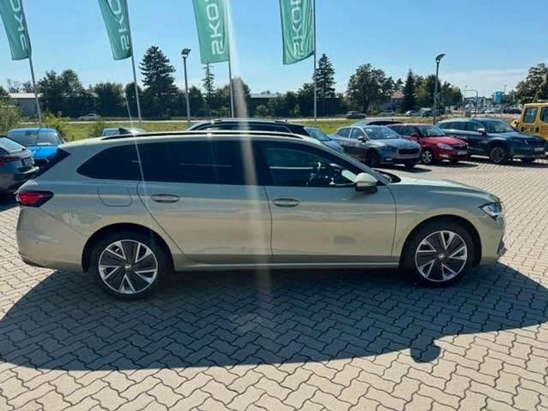 Gebraucht Skoda Superb Selection 150 PS (110 kW) 2024 Ice tea beige metallic Kombi
