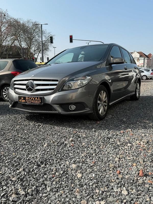Gebraucht Mercedes B180 109 PS (80 kW) 2014 Grau Van / Kleinbus