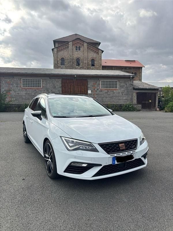 Weiß Gebraucht 2018 Cupra Leon Kombi | 20.499 € (Fairer Preis) - Bild 1/4
