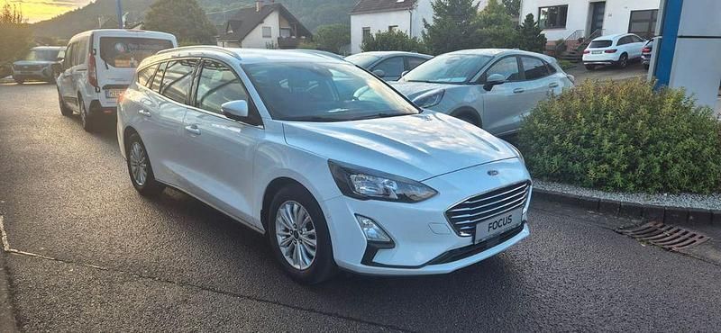 Gebraucht Ford Focus Titanium 125 PS (91 kW) 2020 Weiß Limousine