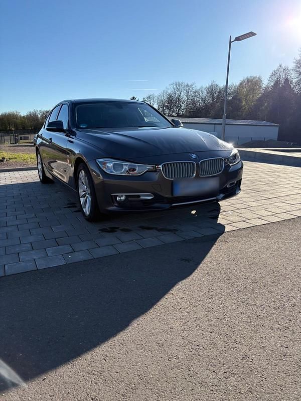 Gebraucht BMW 320 184 PS (135 kW) 2013 Andere farben Limousine
