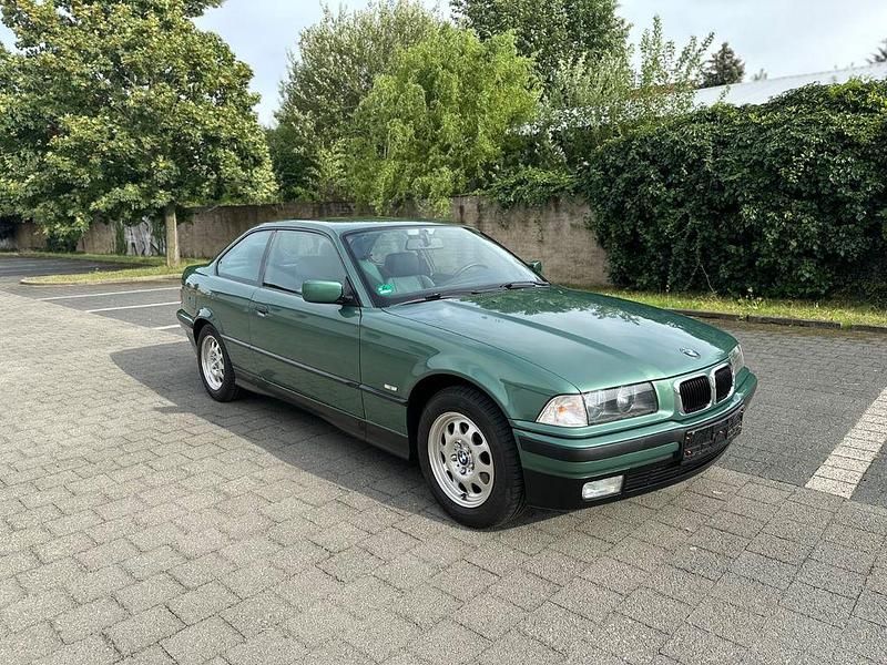Grün Gebraucht 1998 BMW 316 Sport Line Coupé | 12.000 € - Bild 1/4