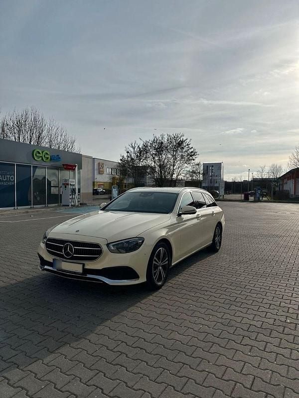 Gebraucht Mercedes E220 194 PS (142 kW) 2021 Kombi