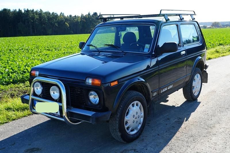 Grün Gebraucht 2013 Lada niva SUV | 5.800 € (Superpreis) - Bild 1/4