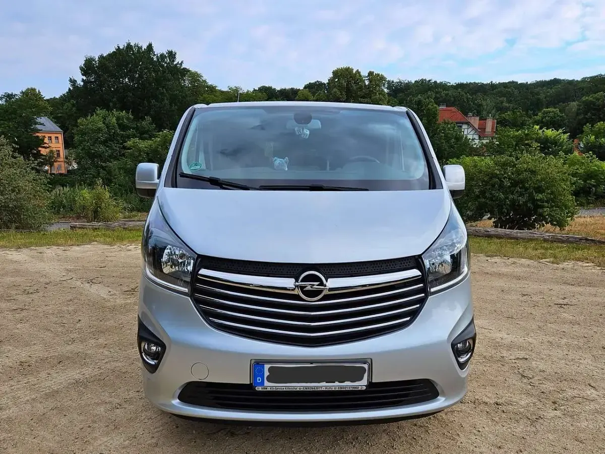 Gebraucht Opel Vivaro 145 PS (106 kW) 2016 Silber Van / Kleinbus