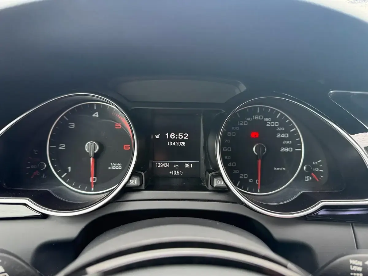 Gebraucht Audi A5 Comfort 245 PS (180 kW) 2016 Rot Coupé
