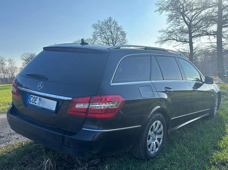 Gebraucht Mercedes E200 Avantgarde 136 PS (100 kW) 2011 Schwarz Kombi