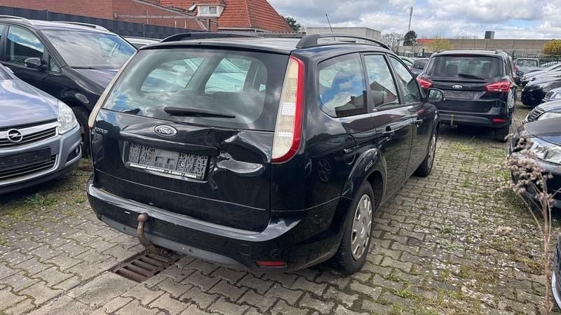 Second-hand Ford Focus 101 CP (74 kW) 2012 Negru Berlinǎ