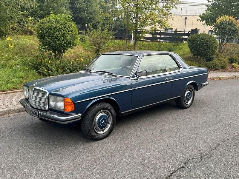 Blau Gebraucht 1981 Mercedes 230 Coupé | 12.950 € - Bild 1/4