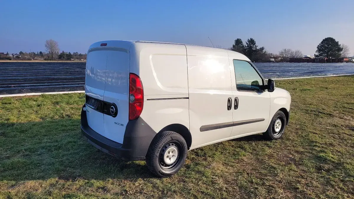 Używany Opel Combo 90 KM (66 kW) 2015 Biały Minivan