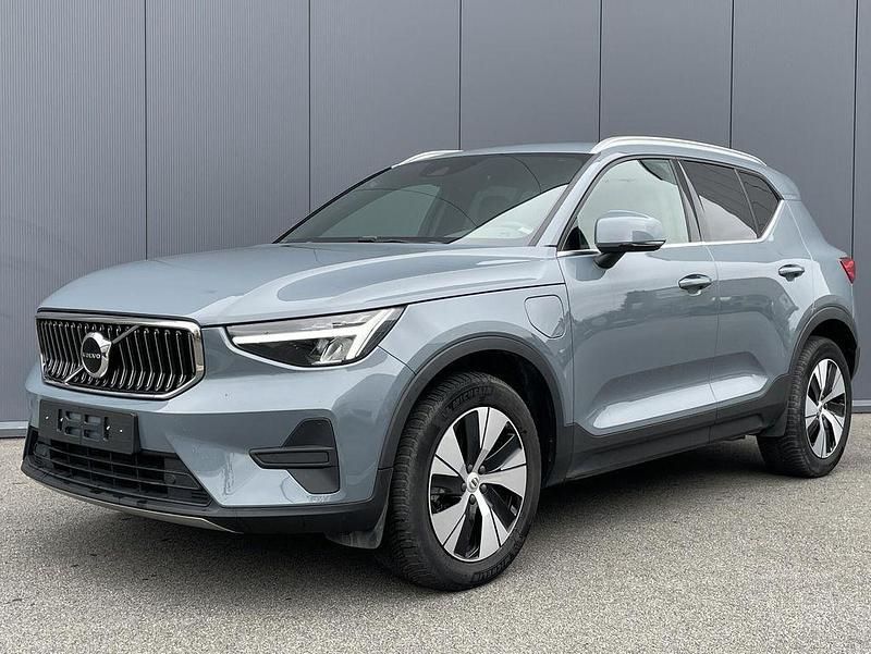 Grau Gebraucht 2022 Volvo XC40 Inscription SUV | 24.950 € (Superpreis) - Bild 1/4