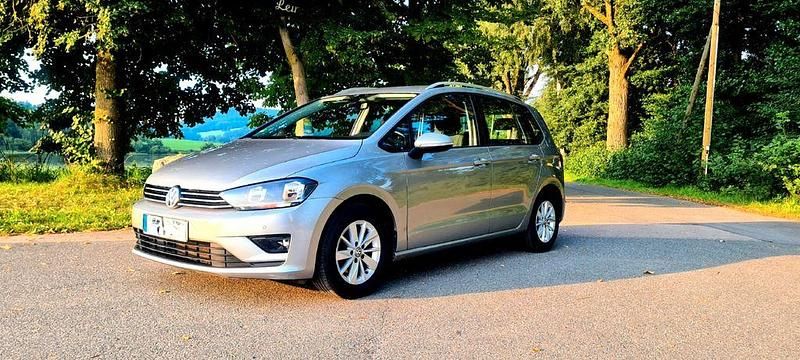 Silber Gebraucht 2018 VW Golf Sportsvan Van / Kleinbus | 12.599 € (Superpreis) - Bild 1/4