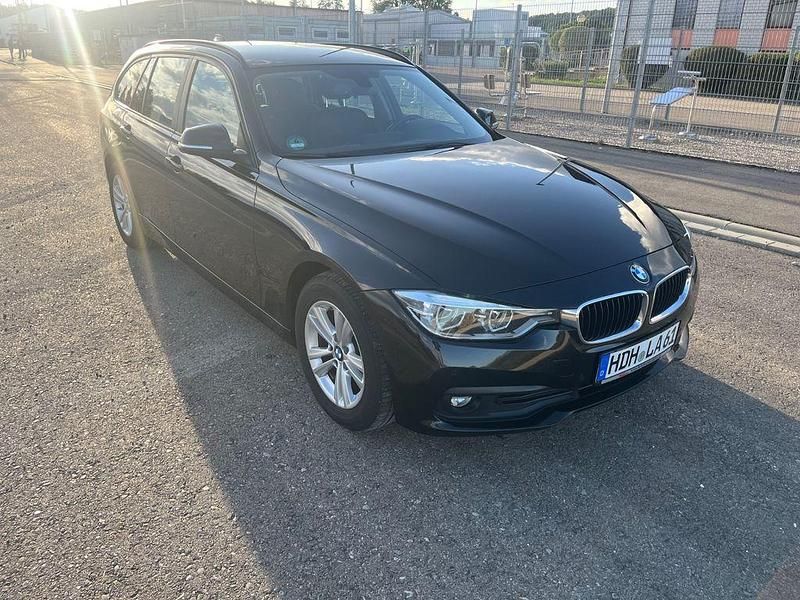 Schwarz Gebraucht 2019 BMW 320 Kombi | 16.900 € (Fairer Preis) - Bild 1/4