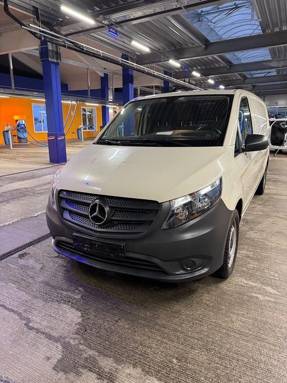 Grau Gebraucht 2019 Mercedes Vito Van / Kleinbus | 22.500 € (Guter Preis) - Bild 1/4