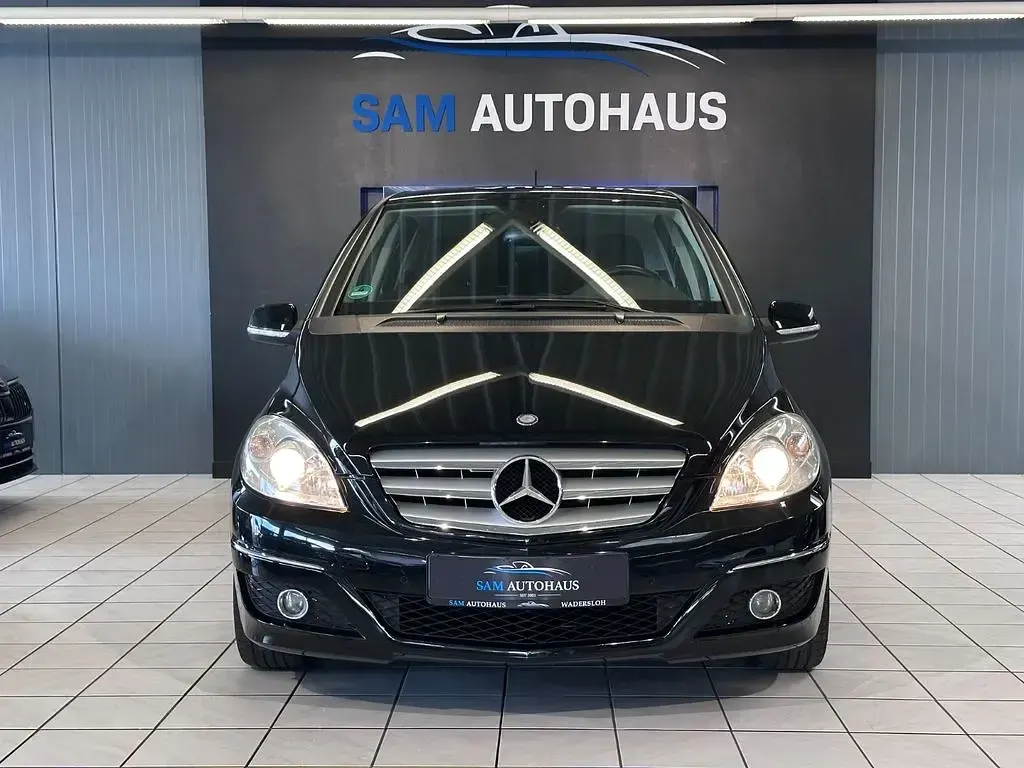 Gebraucht Mercedes B180 116 PS (85 kW) 2011 Kosmosschwarz  metalliclack Van / Kleinbus