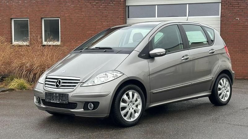 Grau Gebraucht 2006 Mercedes A180 Elegance Limousine | 3.990 € (Guter Preis) - Bild 1/4