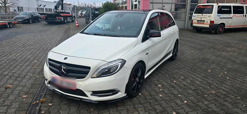 Gebraucht Mercedes B200 AMG 136 PS (100 kW) 2012 Weiß Van / Kleinbus