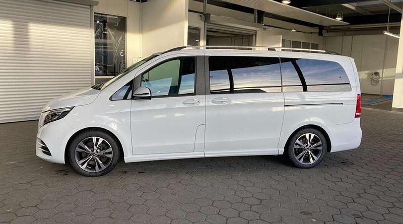 Weiß Gebraucht 2019 Mercedes V220 AMG Van / Kleinbus | 47.500 € (Etwas zu teuer) - Bild 1/4