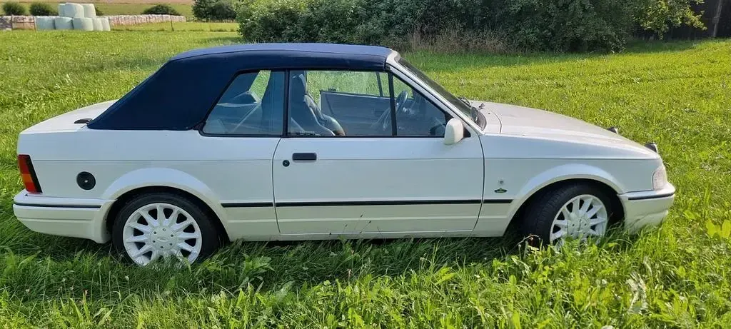 Gebraucht Ford Escort Cabriolet 102 PS (75 kW) 1990 Weiß Cabrio