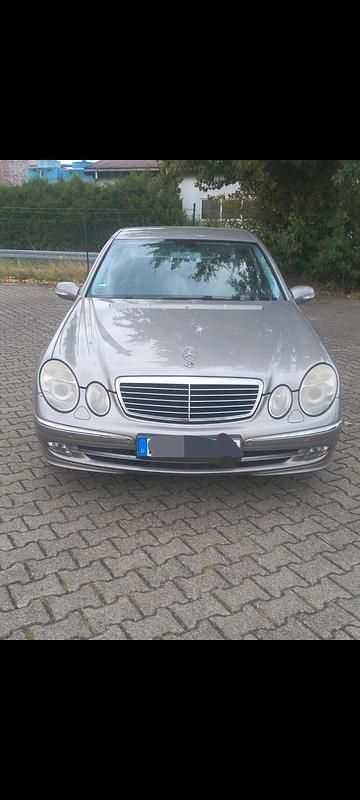 Andere farben Gebraucht 2004 Mercedes E220 Avantgarde Limousine | 2.800 € (Superpreis) - Bild 1/4