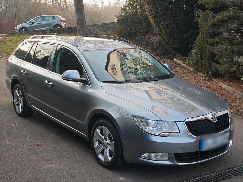 Gebraucht Skoda Superb 140 PS (102 kW) 2012 Grau Kombi