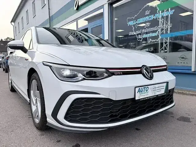 Gebraucht VW Golf VIII GTI 245 PS (180 kW) 2024 Weiß Limousine