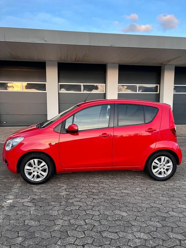 Gebraucht Opel Agila 86 PS (63 kW) 2012 Rot Kleinwagen